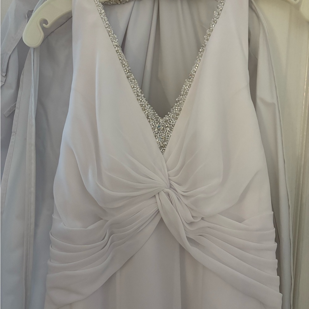 Elegant White Halter Wedding Dress – David’s Bridal – Size 16 - Picture 8 of 8